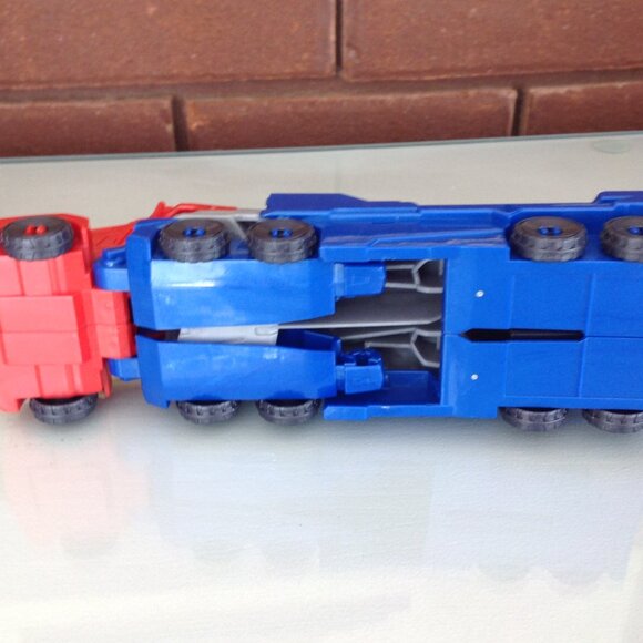 Truck Transformer Optimus Prime Titan Changer - Picture 6 of 6
